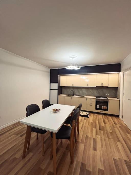 Art'S Apartment Tirana Bagian luar foto