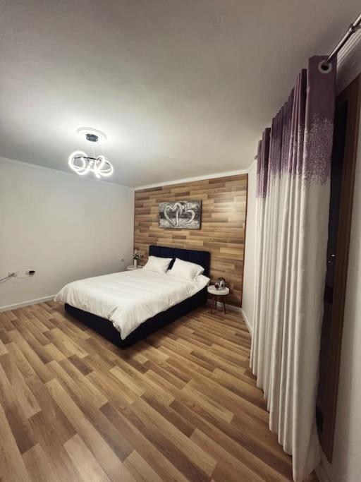 Art'S Apartment Tirana Bagian luar foto