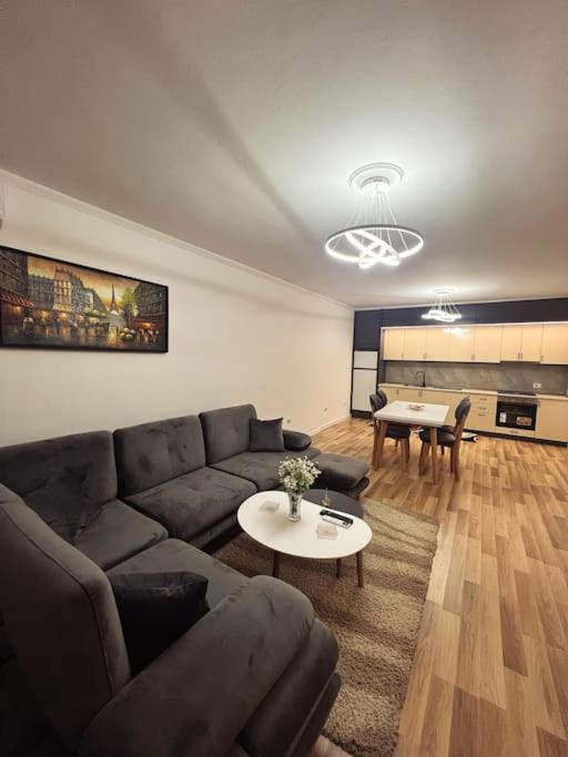 Art'S Apartment Tirana Bagian luar foto