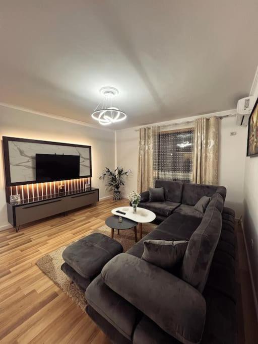 Art'S Apartment Tirana Bagian luar foto