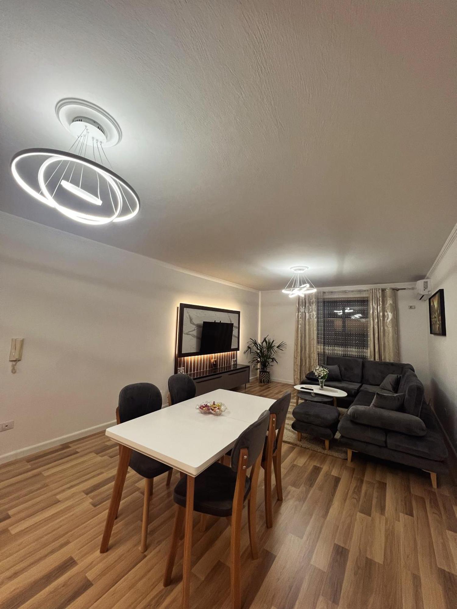Art'S Apartment Tirana Bagian luar foto